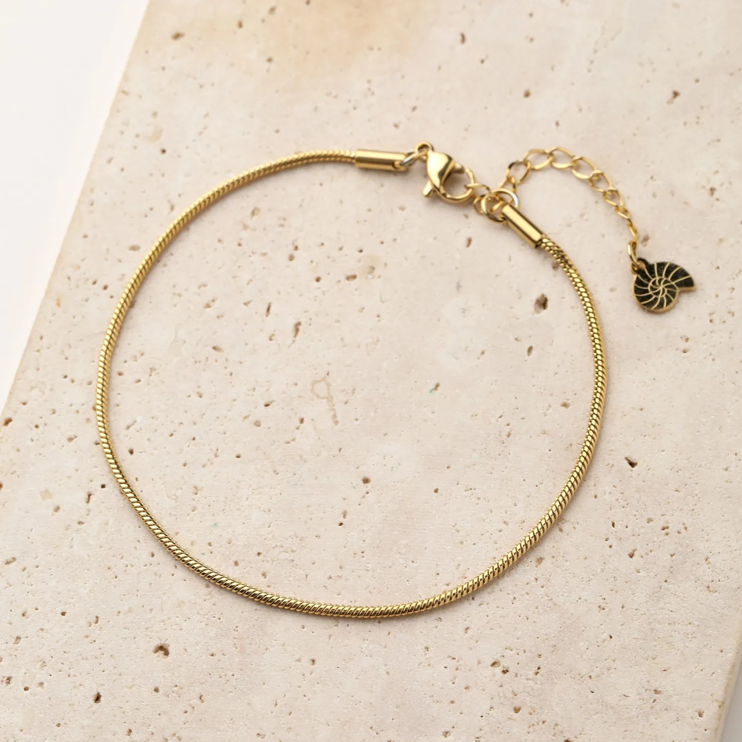 Fußkettchen | Hey Happiness Abgerundete Fußkette im Schlangenkette-Design in Gold