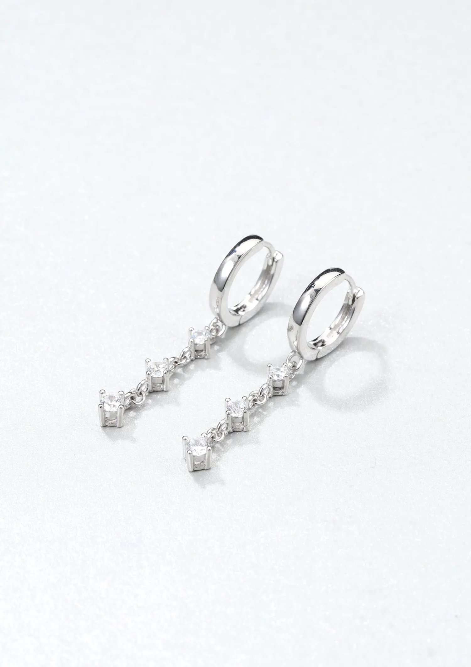 Huggie Ohrringe | Hey Happiness Dangle Huggie Ohrringe Sterlingsilber Silver