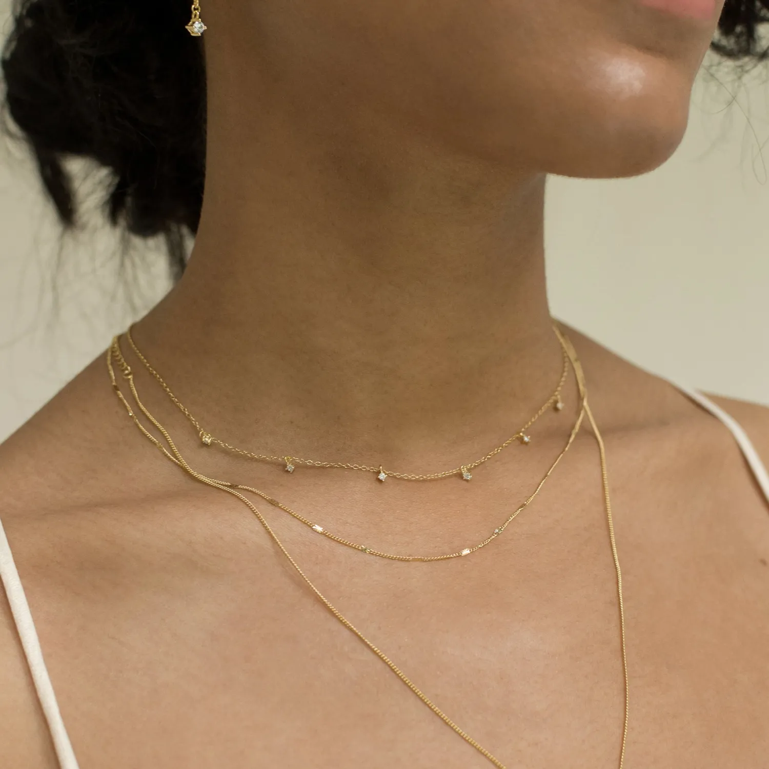 Huggie Ohrringe | Hey Happiness Dangle Huggie Ohrringe Sterlingsilber in Gold