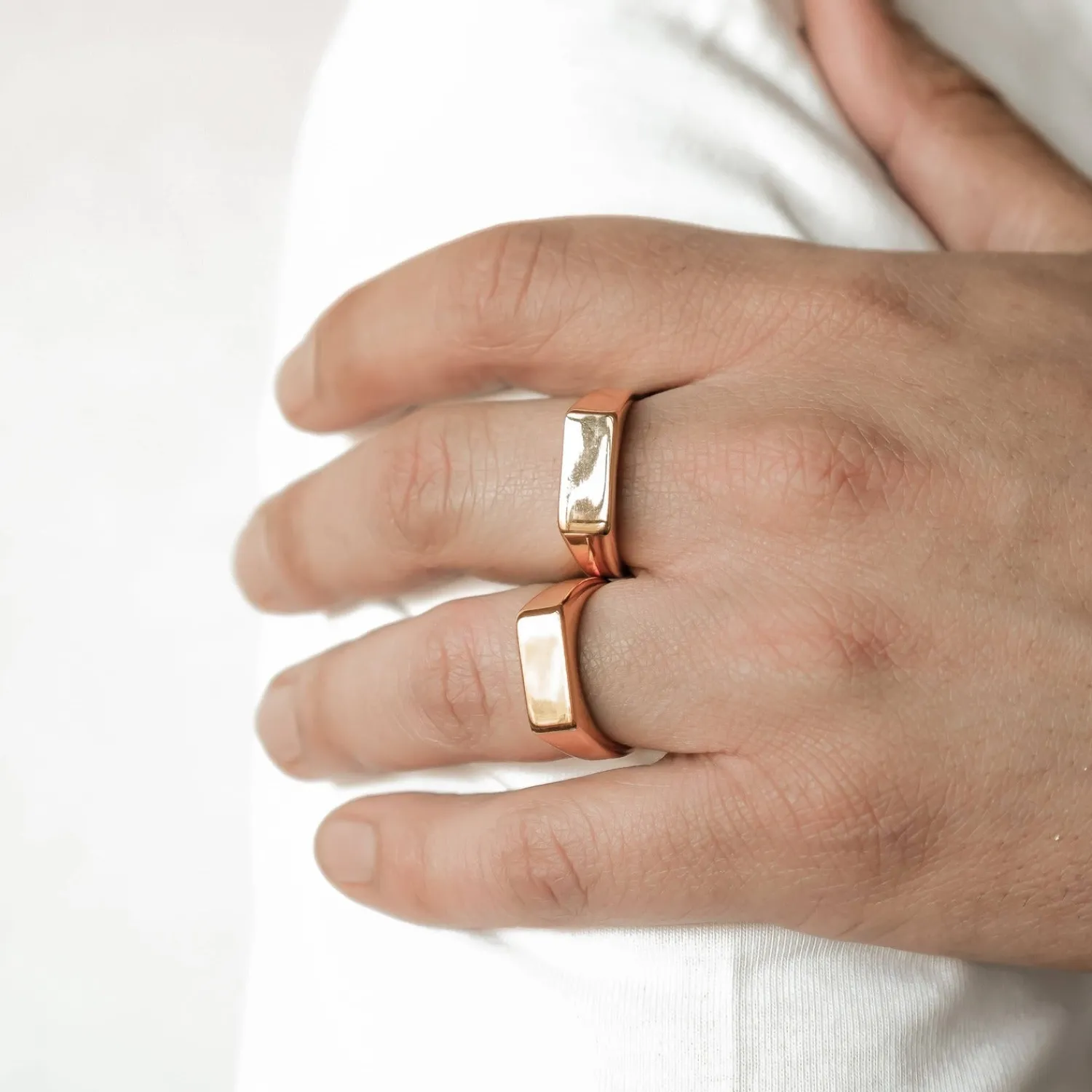 Schlichte Ringe | Hey Happiness Eleganter Arc-Siegelring aus Edelstahl