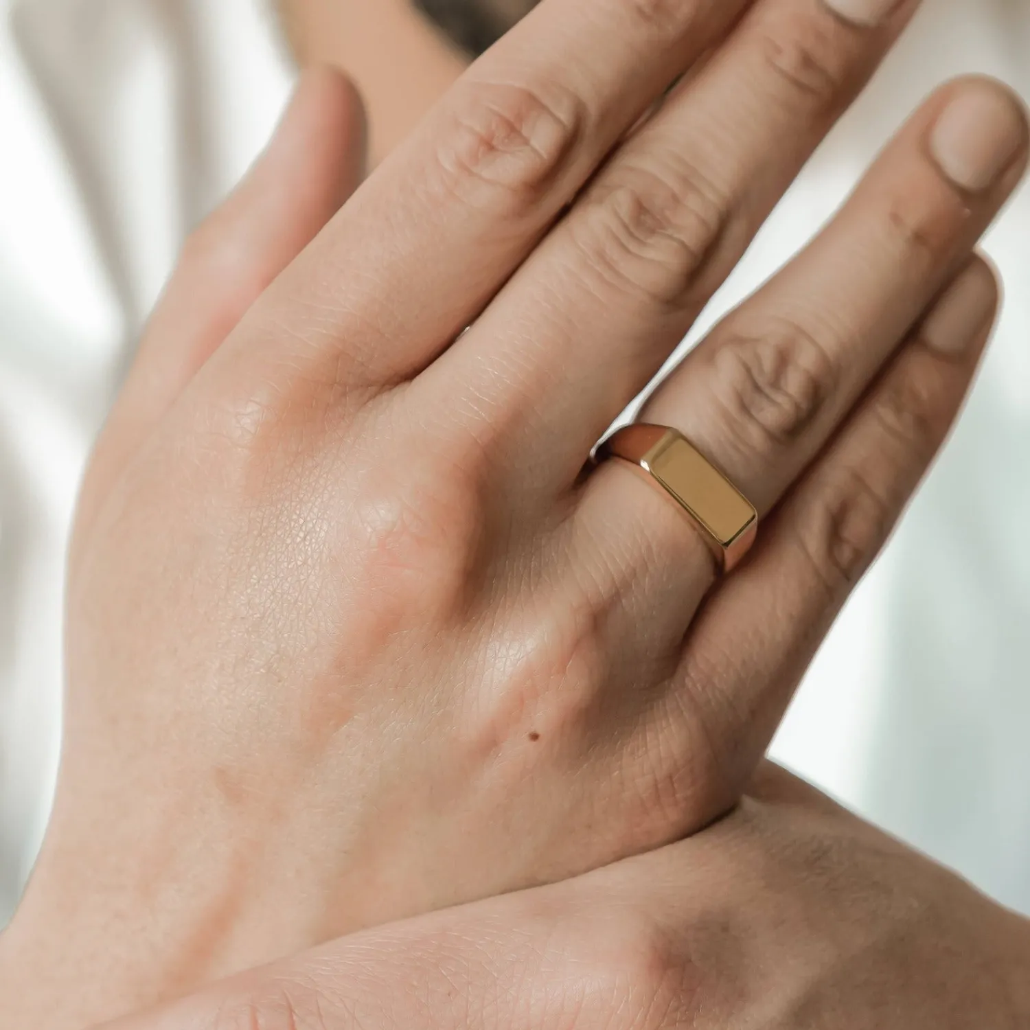 Schlichte Ringe | Hey Happiness Eleganter Arc-Siegelring aus Edelstahl