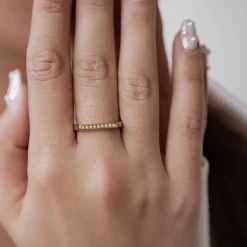 Schlichte Ringe | Hey Happiness Eleganter Edelstein Arc-Siegelring aus Edelstahl Gold