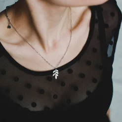 Filigrane Ketten | Hey Happiness Feine Kette mit Blatt Anhänger in Silberfarbe Silver