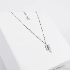 Filigrane Ketten | Hey Happiness Feine Kette mit Blatt Anhänger in Silberfarbe Silver