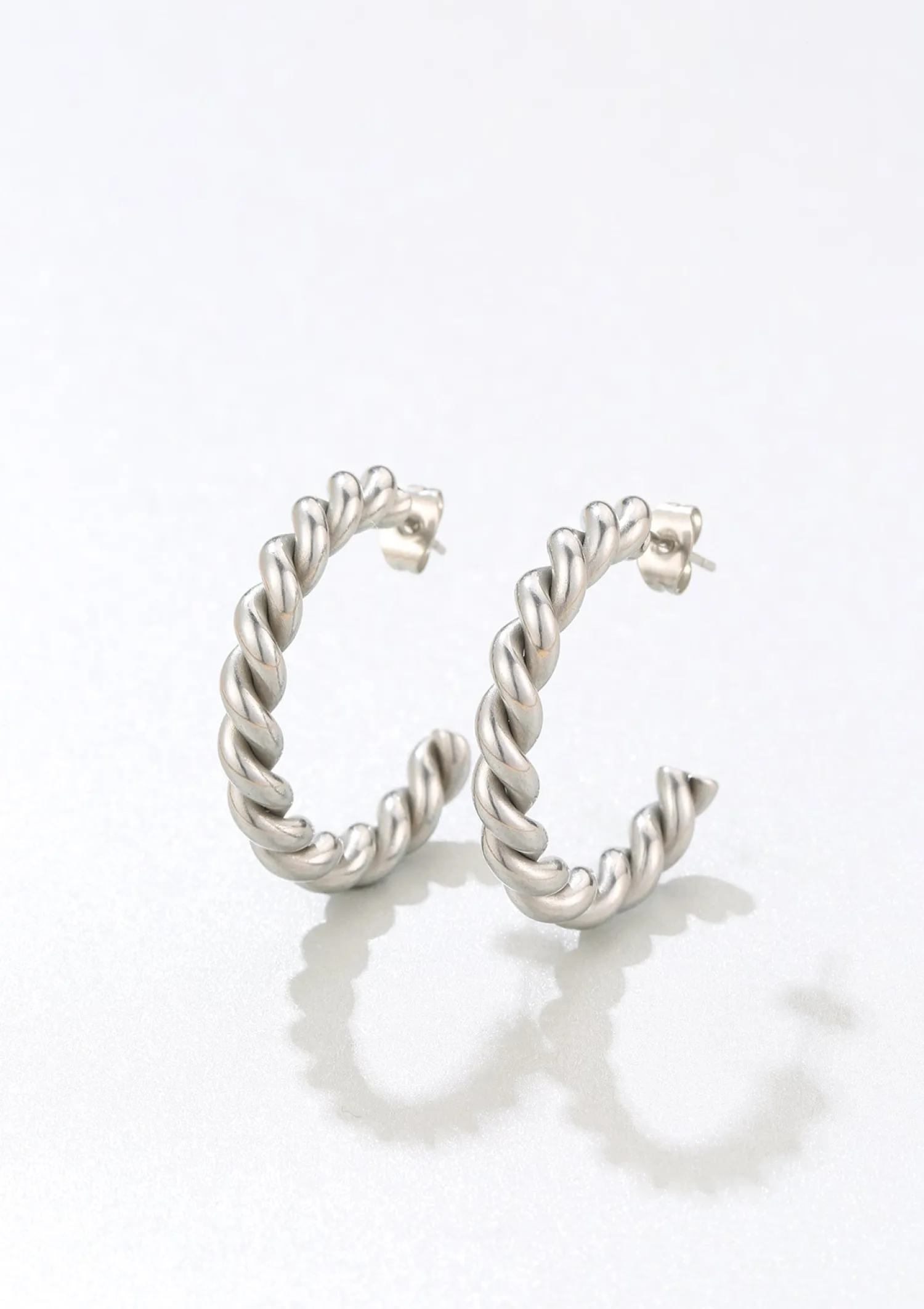 Creolen | Hey Happiness Gedrehte Creolen mit Twist in Silber Silver