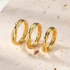Auffällige Ringe | Hey Happiness Gekreuzter Ring aus Edelstahl Gold