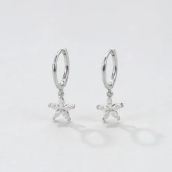 Huggie Ohrringe | Hey Happiness Gänseblümchen Huggie Ohrringe mit Schmucksteinen Sterlingsilber