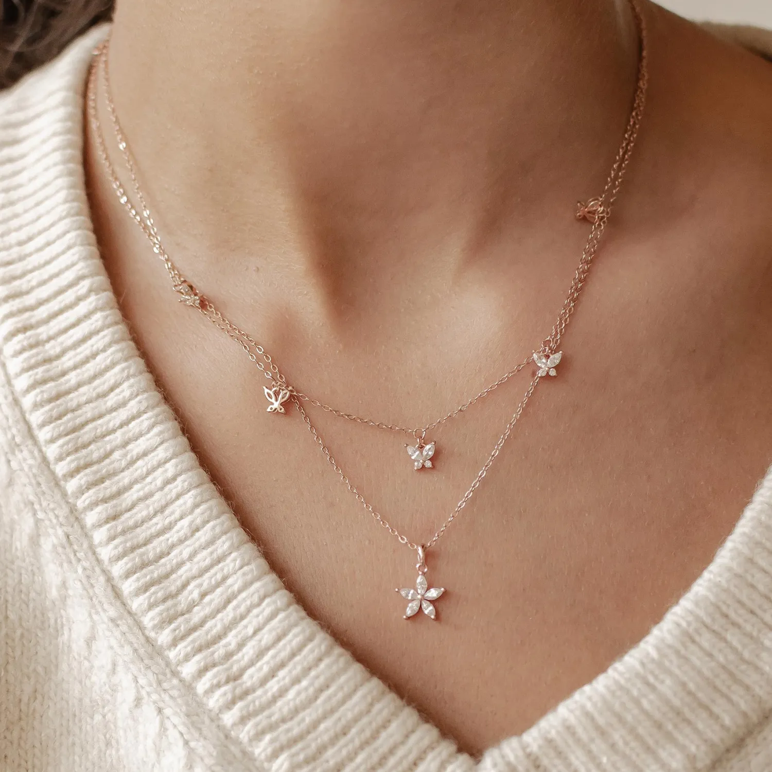 Necklace Sets | Hey Happiness Gänseblümchen und Schmetterling Ketten Set in Gold