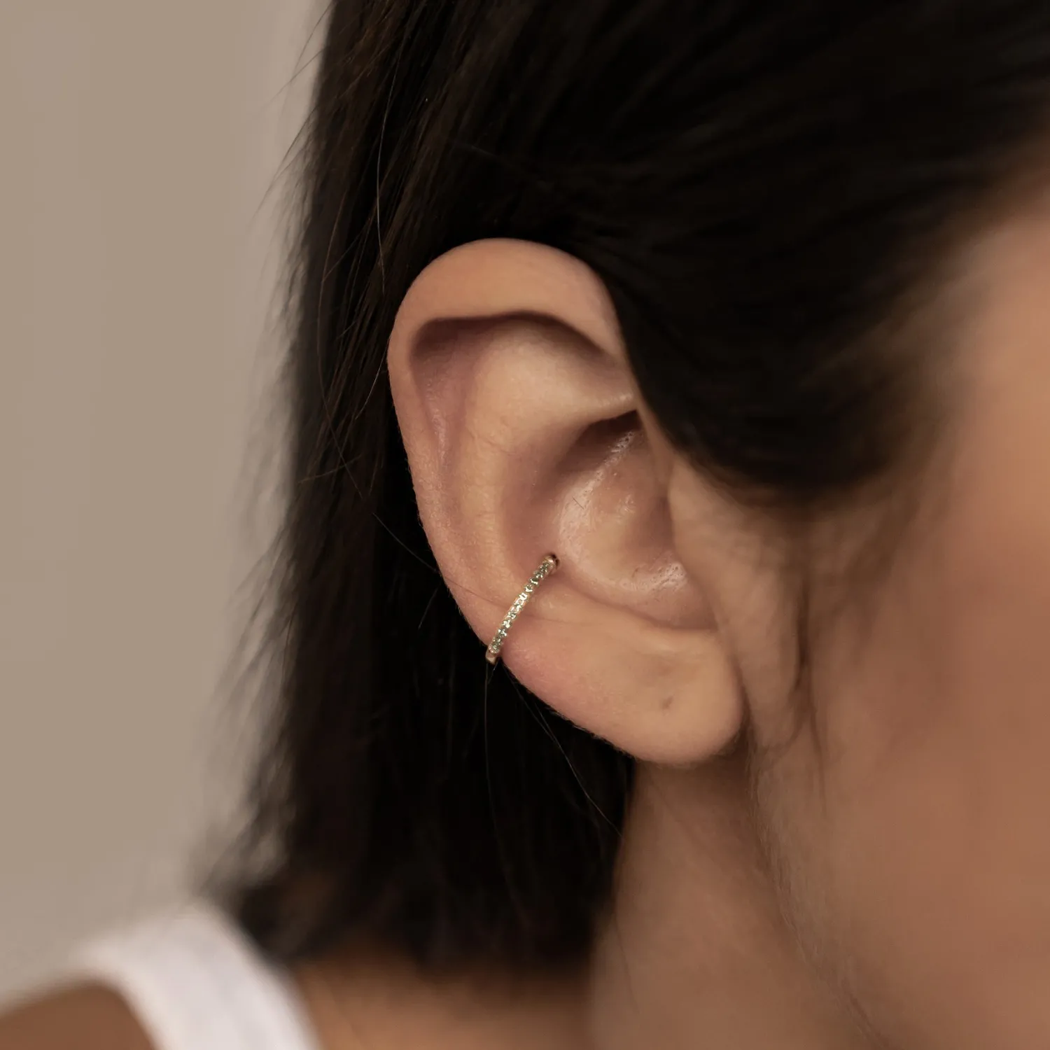 Ear Cuffs | Ohrstecker | Hey Happiness Grüne Diamant Ear Cuff aus Sterlingsilber, vergoldet