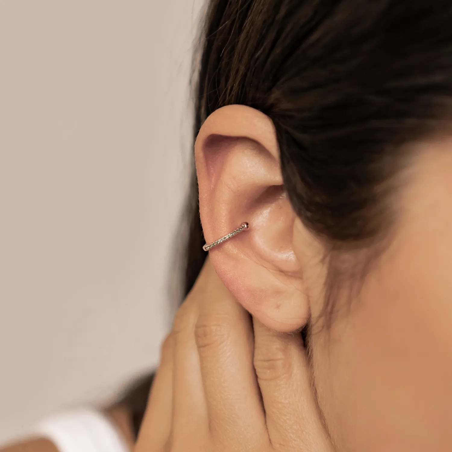 Ear Cuffs | Ohrstecker | Hey Happiness Grüne Diamant Ear Cuff aus Sterlingsilber, vergoldet