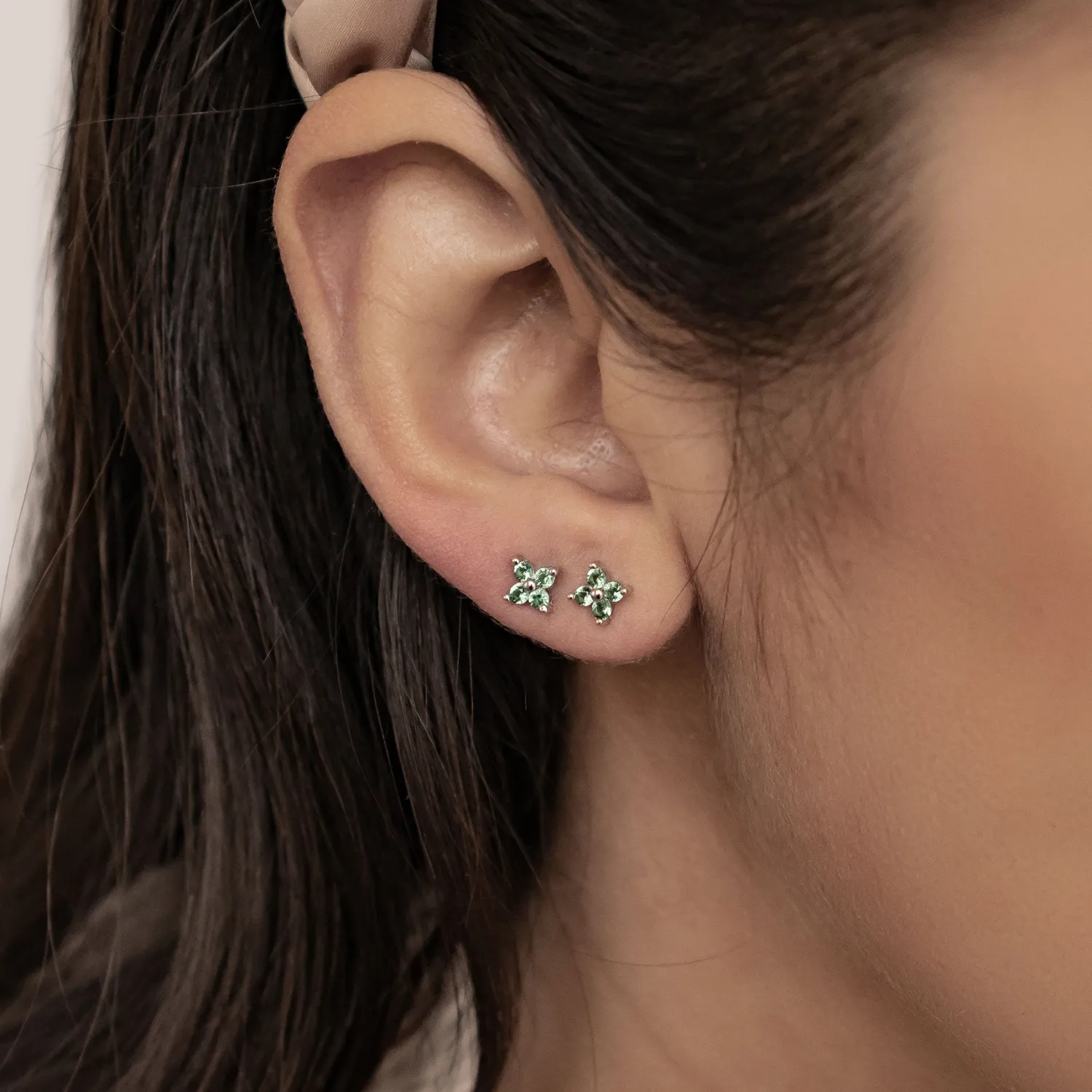 Huggie Ohrringe | Ohrstecker | Hey Happiness Grüne Gänseblümchen Stud Ohrringe aus Sterlingsilber