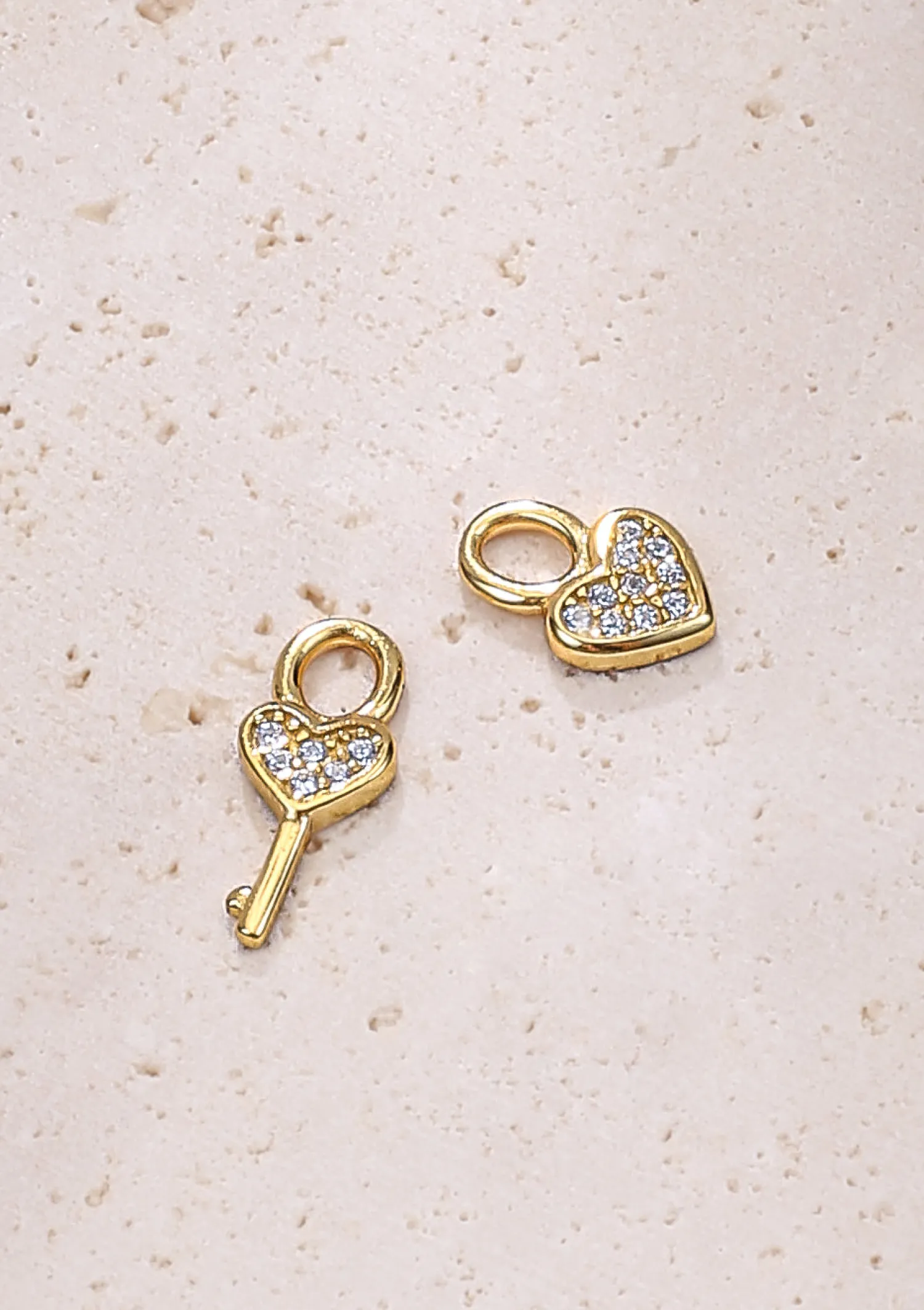 Creolen | Hey Happiness Herz und Schlüssel Charm Creolen aus Sterlingsilber in Gold