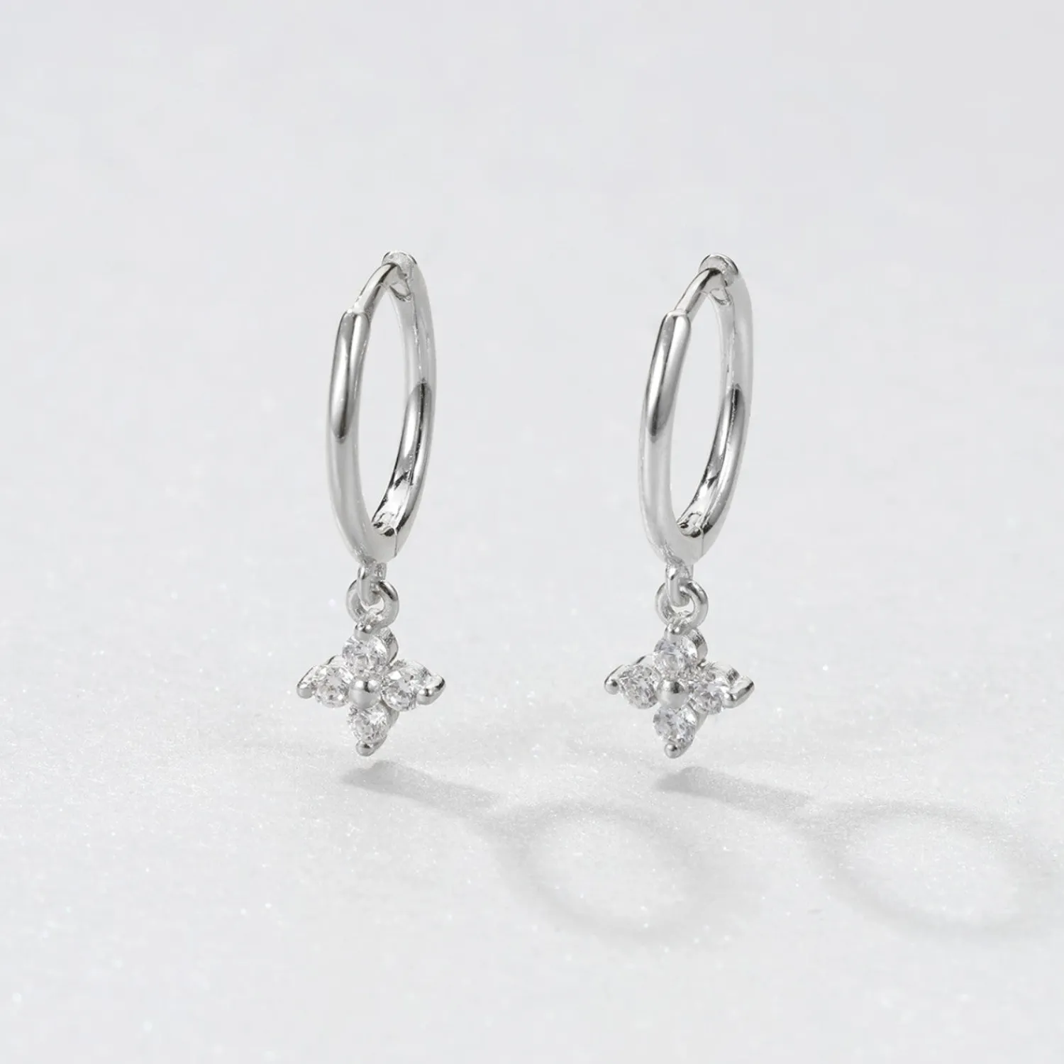 Huggie Ohrringe | Hey Happiness Huggie Ohrringe mit Schmucksteinen Sterlingsilber