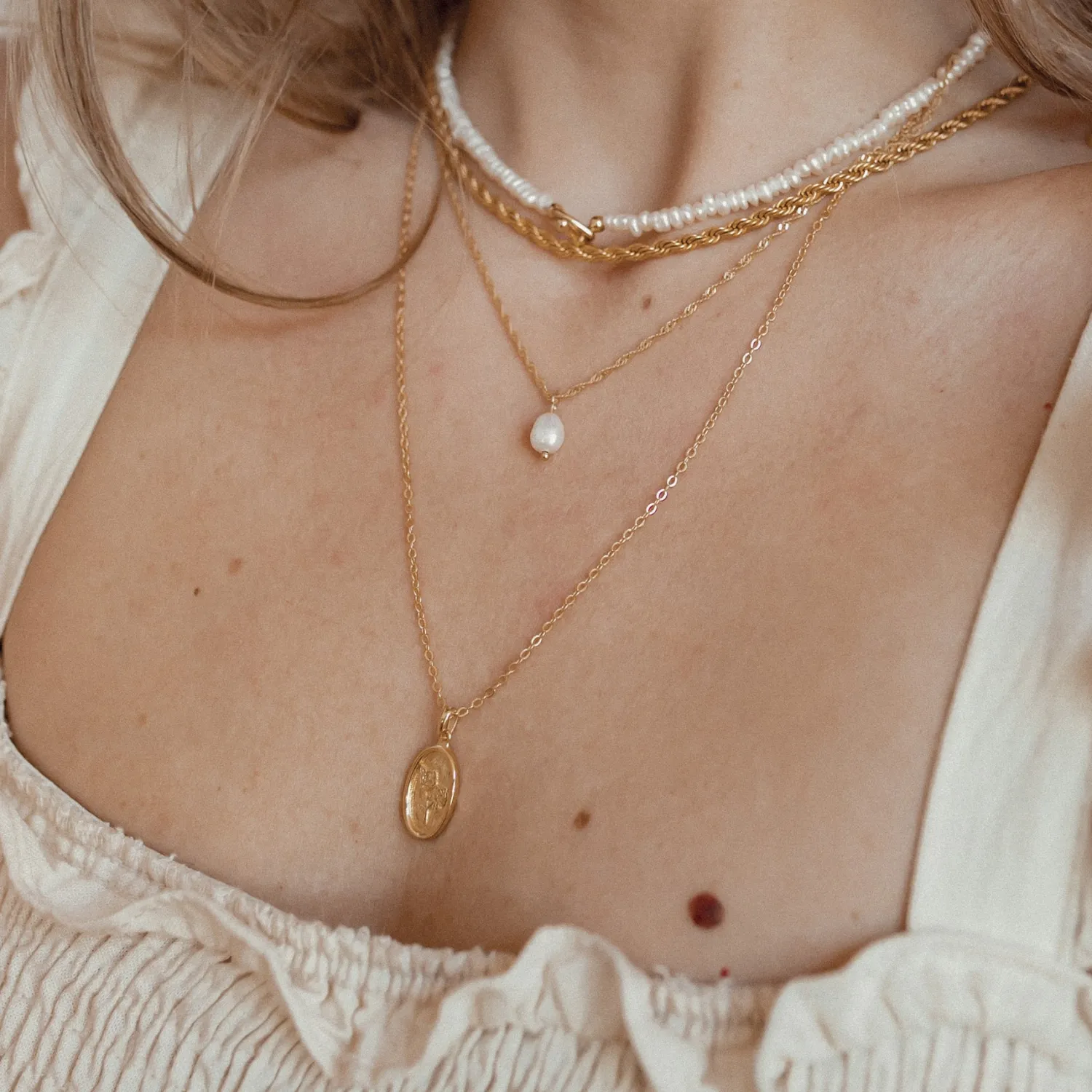Filigrane Ketten | Hey Happiness Kette Ovaler Rose Anhänger Sterlingsilber in Gold