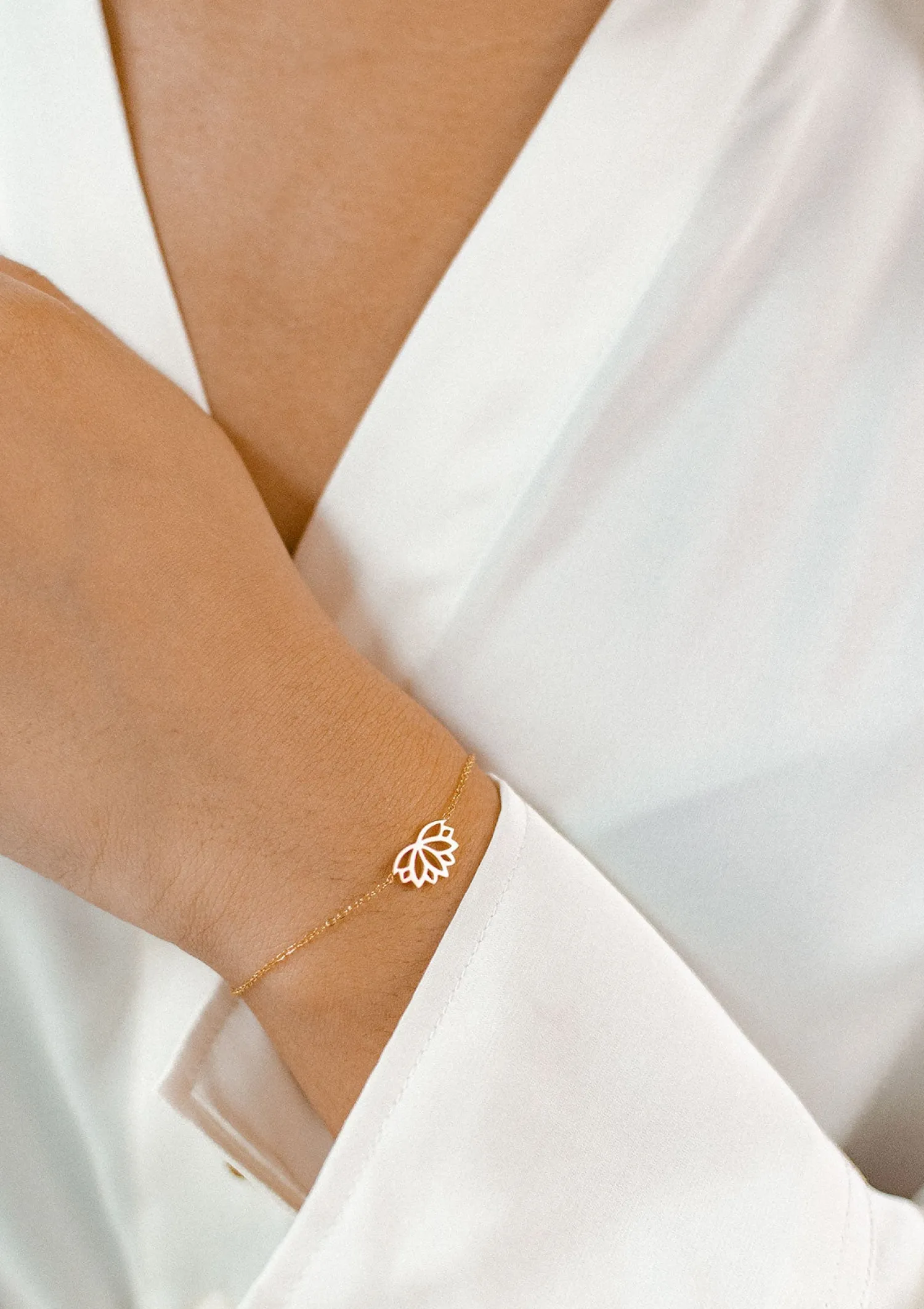 Charm Armbänder | Hey Happiness Lotus Armband in farbe Gold