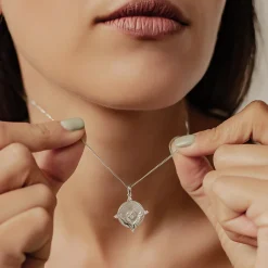 Filigrane Ketten | Hey Happiness Love Anhänger Kette aus Sterlingsilber