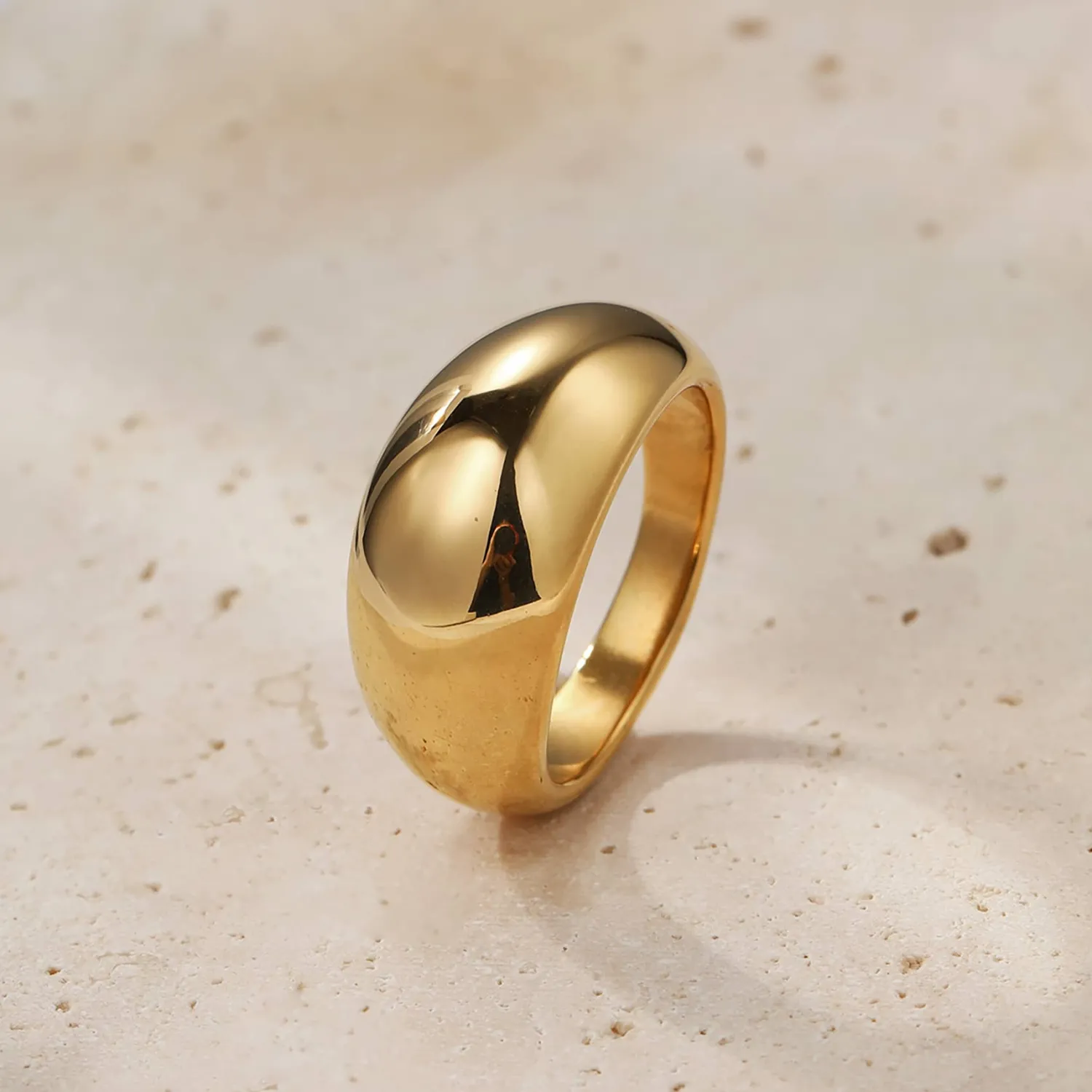 Auffällige Ringe | Hey Happiness Massiver Kuppelring aus Edelstahl Gold