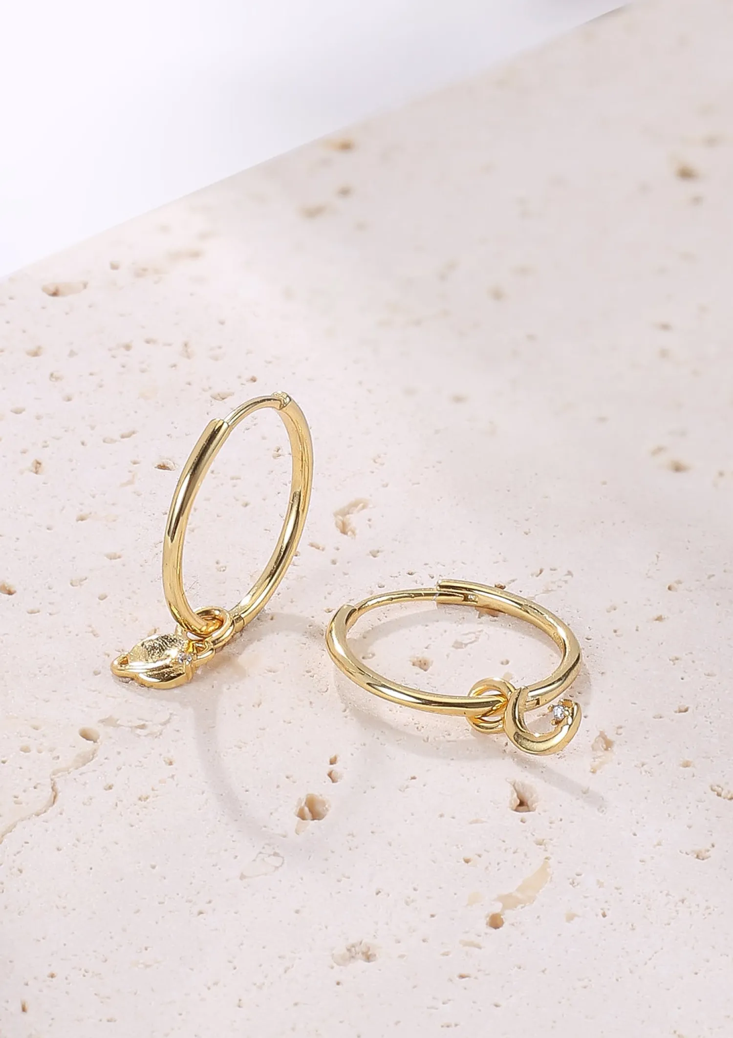 Creolen | Hey Happiness Mond und Planet Charm Creolen aus Sterlingsilber in Gold