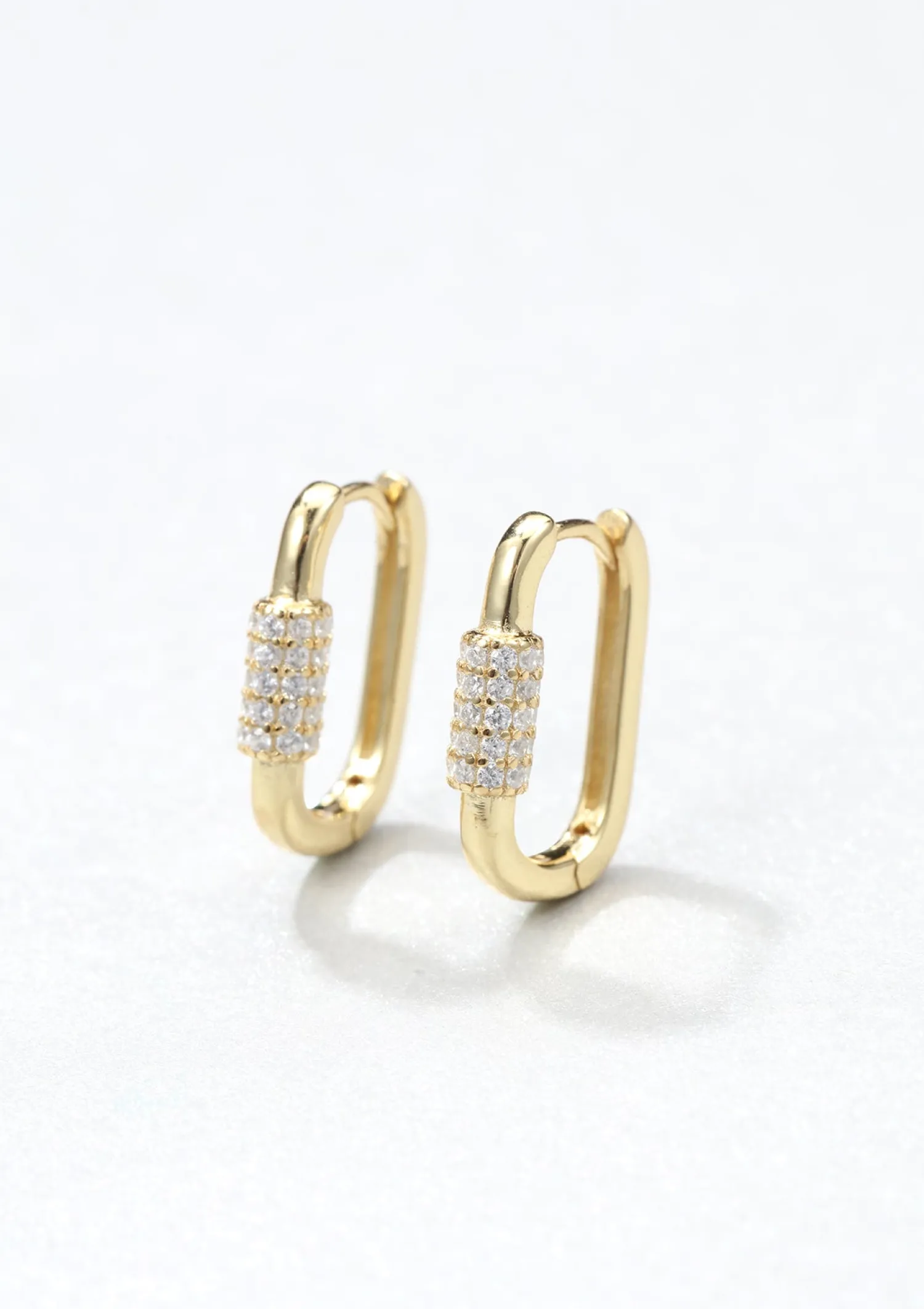 Huggie Ohrringe | Hey Happiness Oval Karabiner Huggie Ohrringe Sterlingsilber in Gold