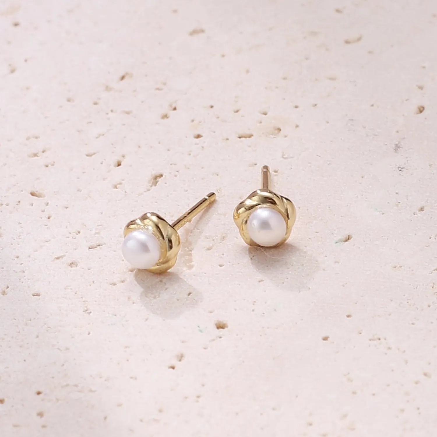 Ohrstecker | Perlenohrringe | Hey Happiness Perle Blütenblatt Ohrstecker aus Sterlingsilber in Gold