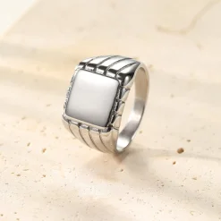 Auffällige Ringe | Hey Happiness Quadratischer Siegelring für Herren aus Edelstahl