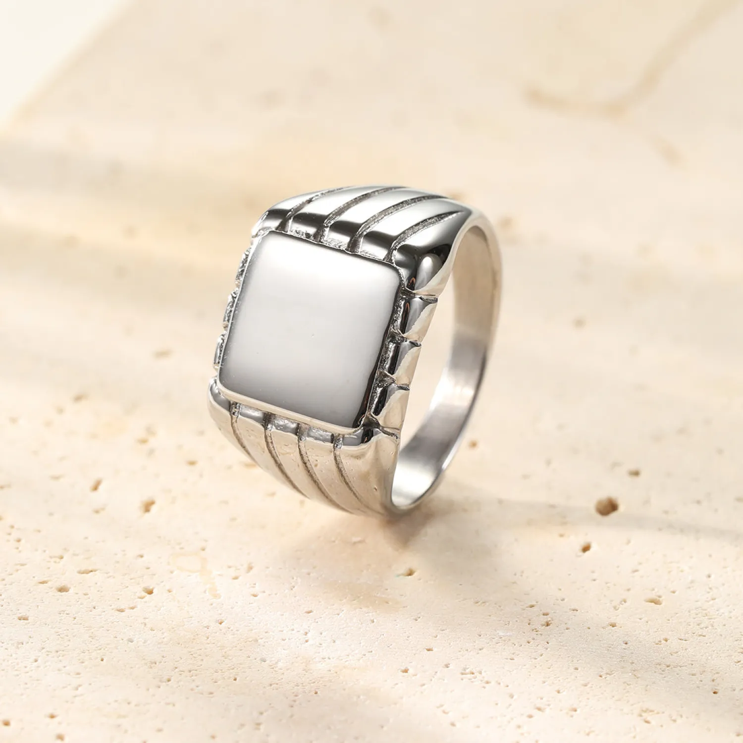 Auffällige Ringe | Hey Happiness Quadratischer Siegelring für Herren aus Edelstahl