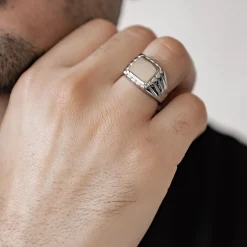 Auffällige Ringe | Hey Happiness Quadratischer Siegelring für Herren aus Edelstahl