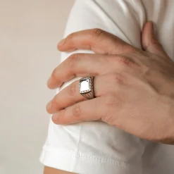 Auffällige Ringe | Hey Happiness Quadratischer Siegelring für Herren aus Edelstahl