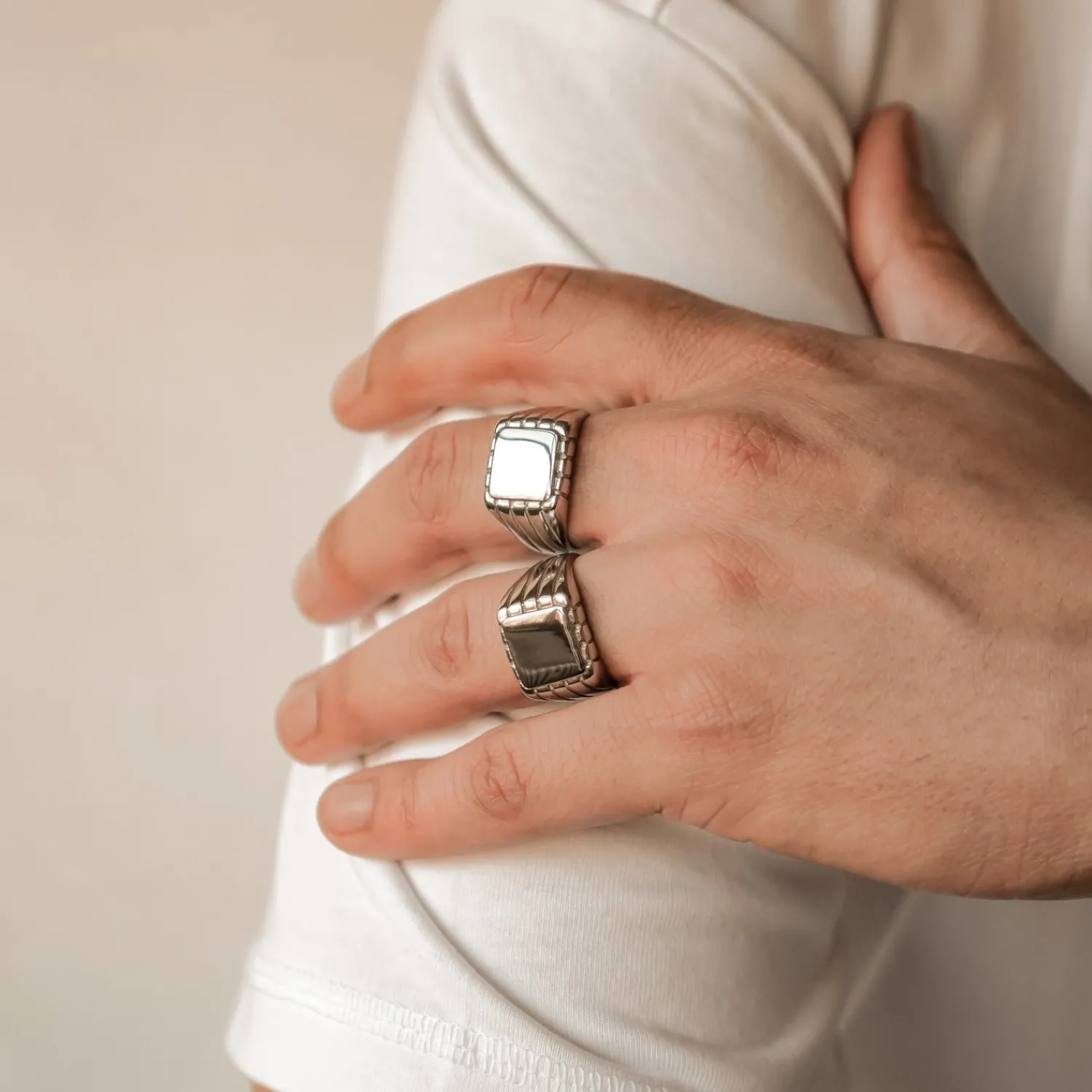 Auffällige Ringe | Hey Happiness Quadratischer Siegelring für Herren aus Edelstahl