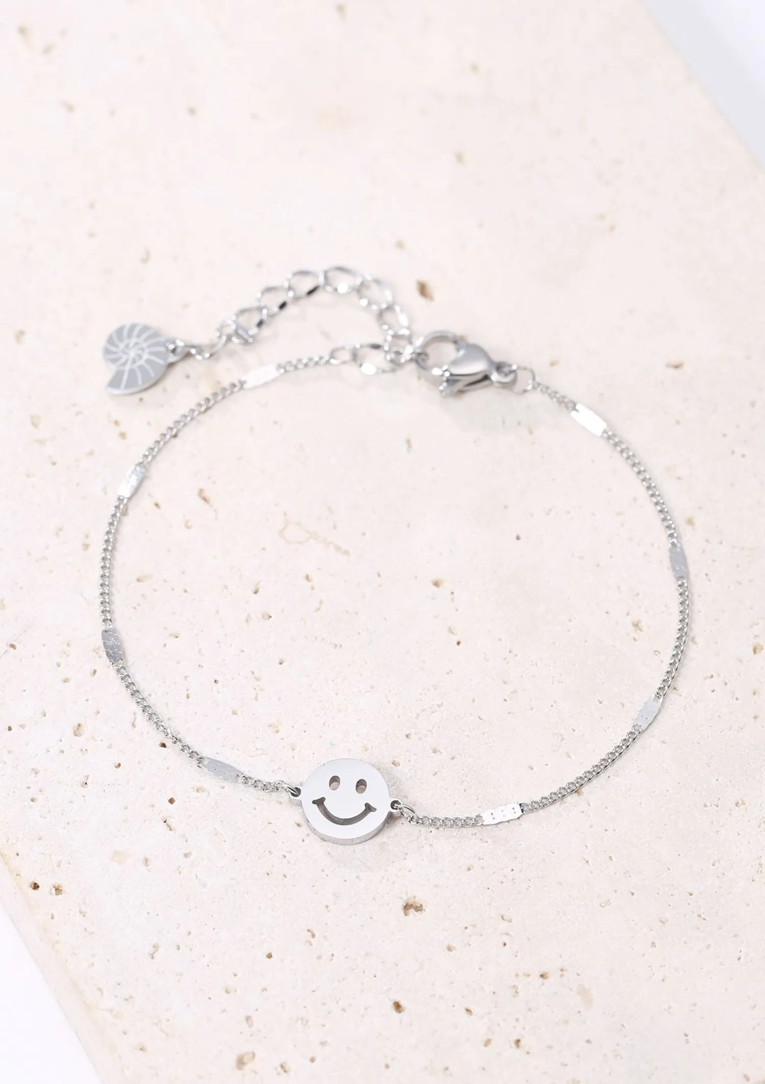 Charm Armbänder | Hey Happiness Smiley Gesicht Anhänger Armband in Silber Silver