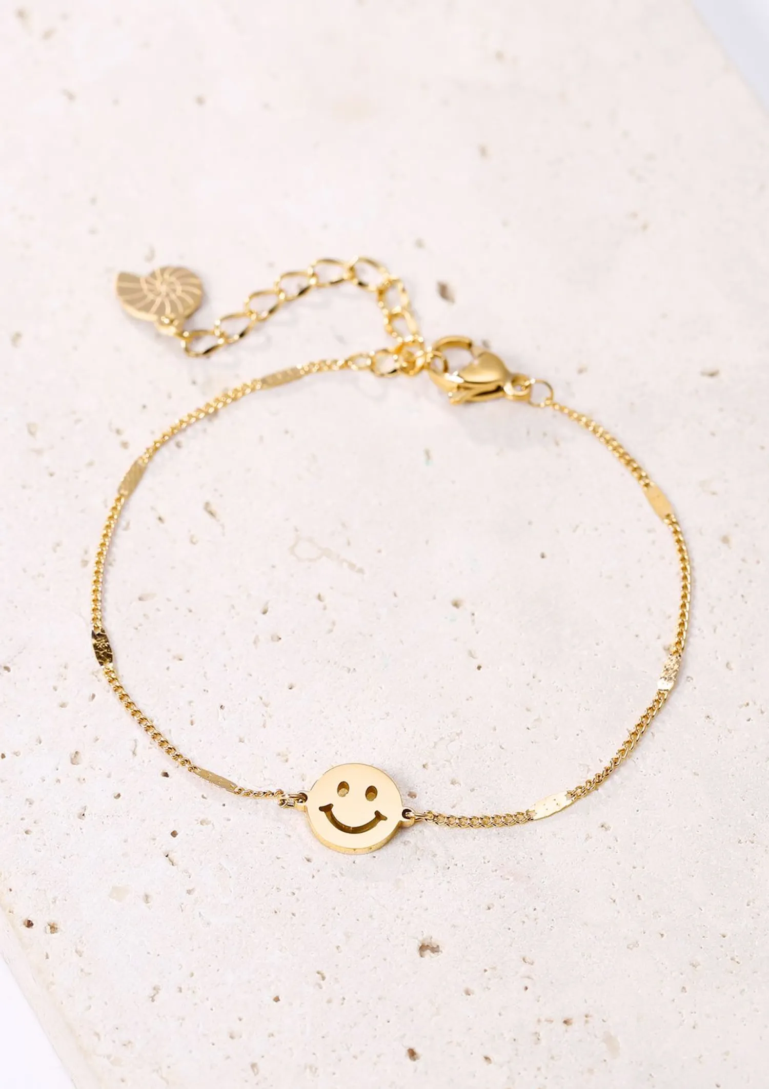 Charm Armbänder | Hey Happiness Smiley Gesicht Anhänger Armband in Gold