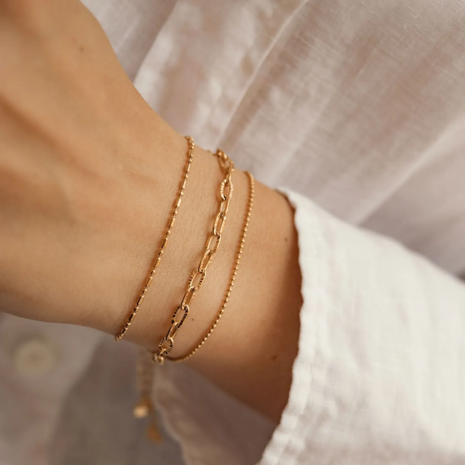 Ketten Armbänder | Hey Happiness Stab und Kugel Armband in Gold