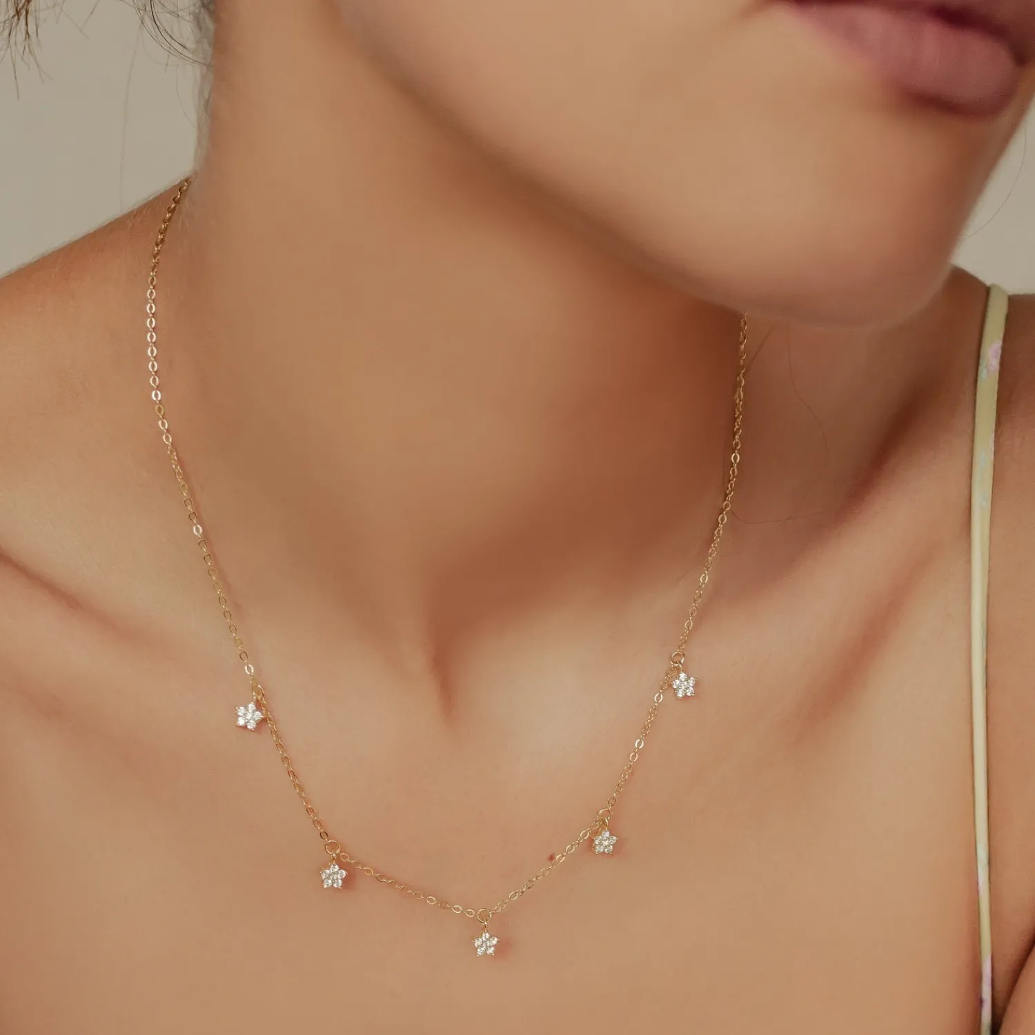 Filigrane Ketten | Hey Happiness Sterlingsilber Kette mit Blumenanhänger
