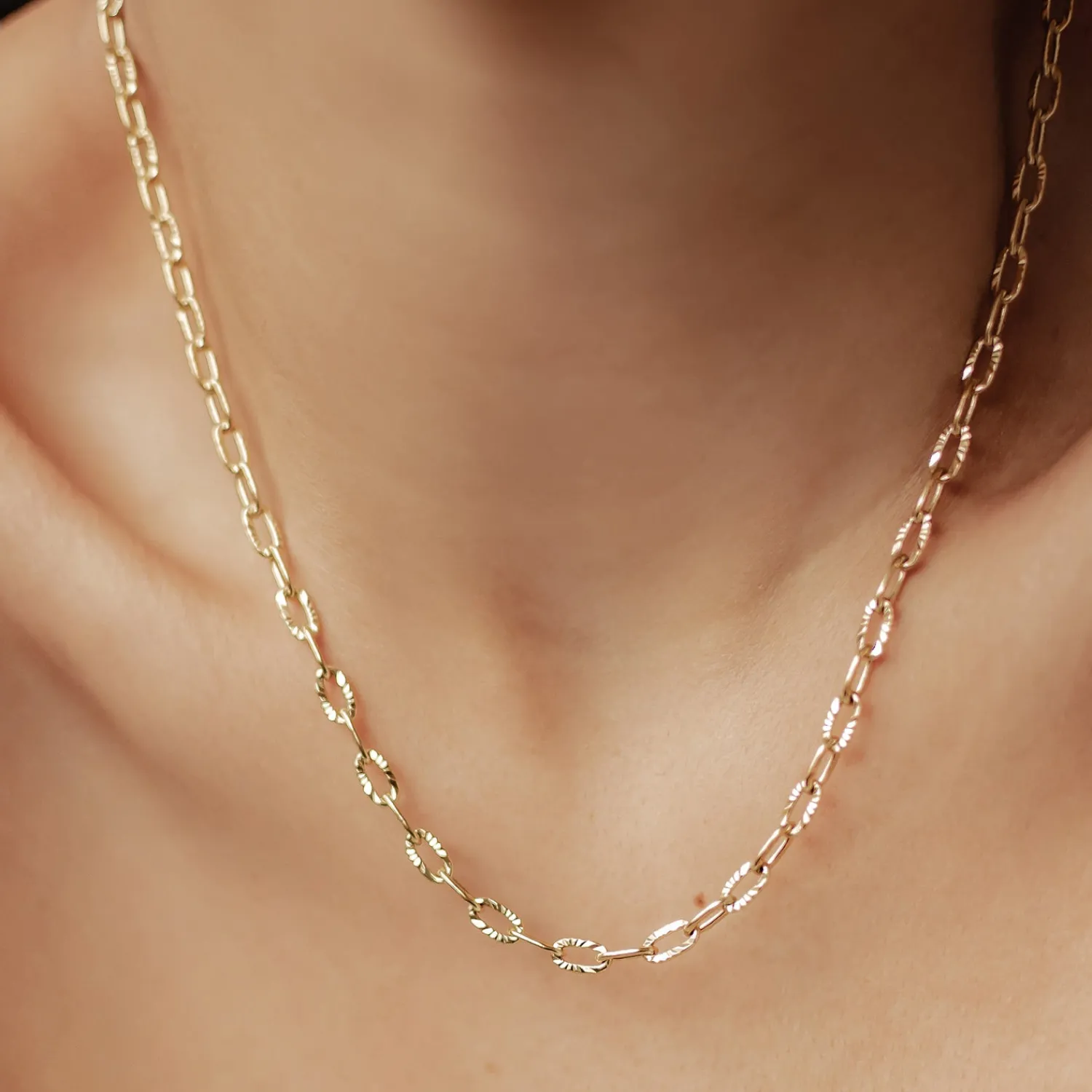 Filigrane Ketten | Hey Happiness Strukturierte Gliederkette in Gold