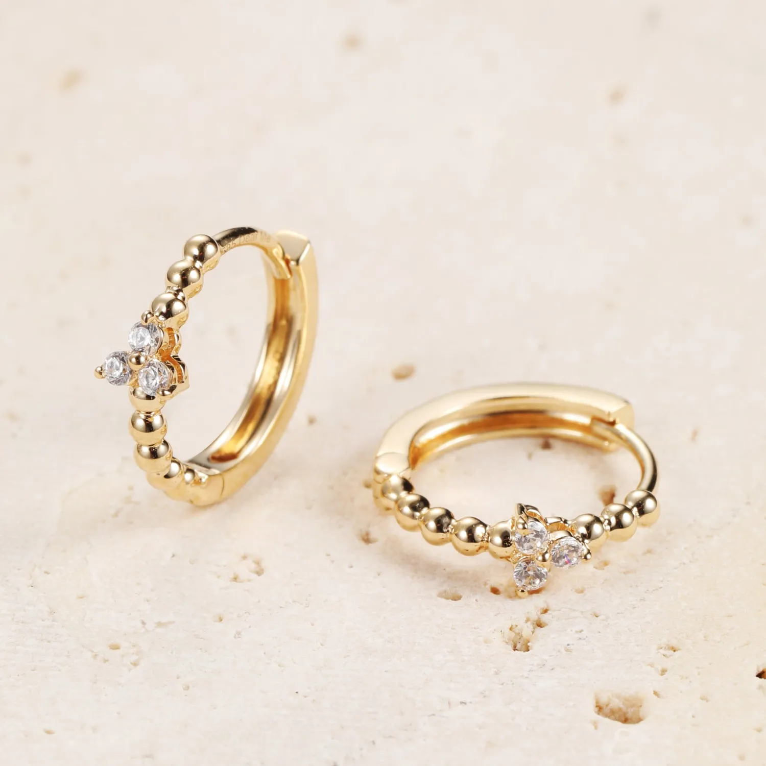 Huggie Ohrringe | Hey Happiness Trinität Huggie Creolen Ohrringe 14K Gold
