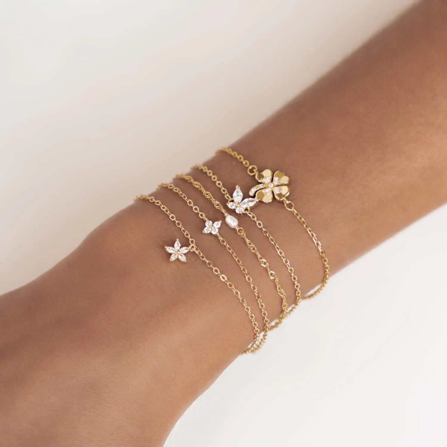 Charm Armbänder | Hey Happiness Vierblättriges-Kleeblatt-Armband aus Sterlingsilber