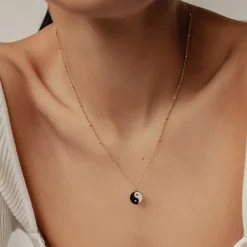 Filigrane Ketten | Hey Happiness Yin Yang Anhänger Kette im Kugelkette-Design in Gold