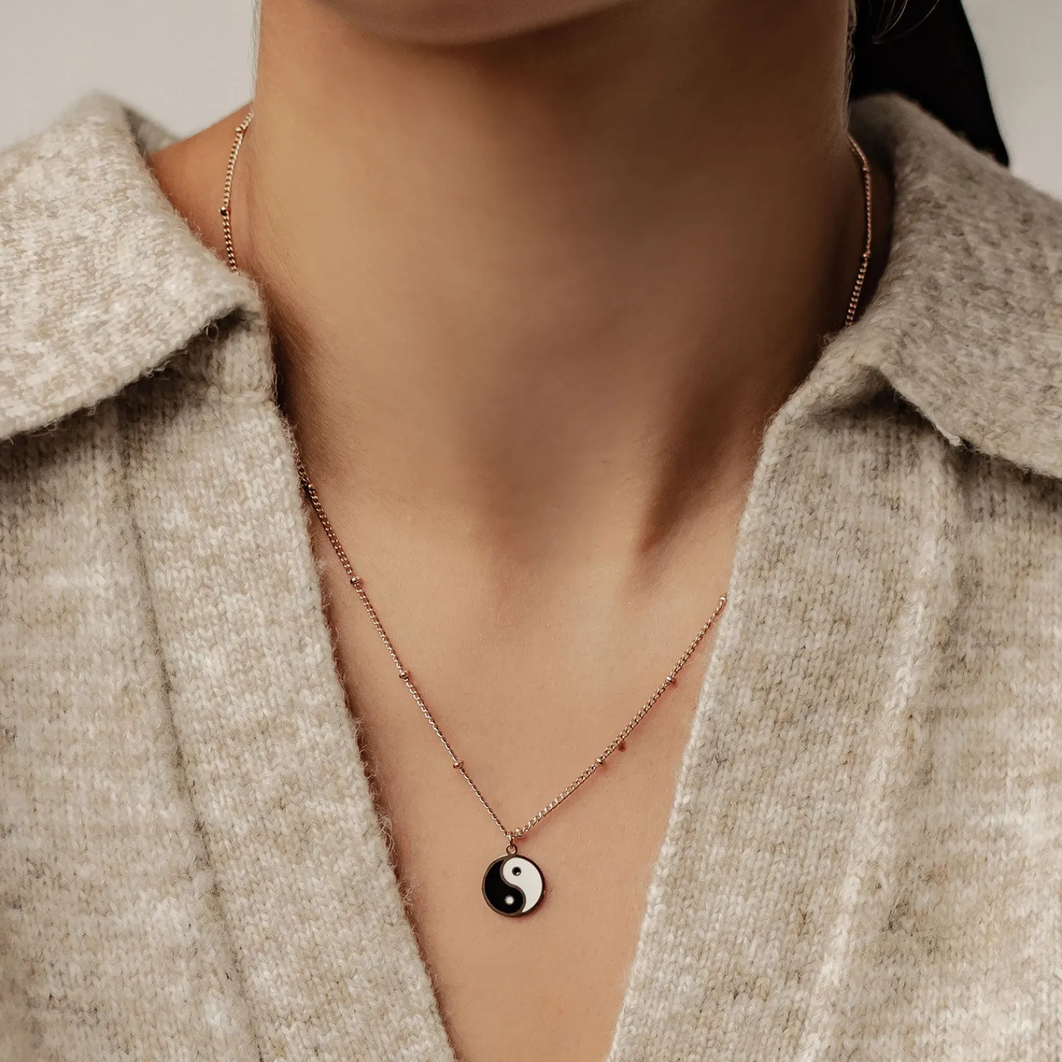 Filigrane Ketten | Hey Happiness Yin Yang Anhänger Kette im Kugelkette-Design in Rosegold Rose Gold