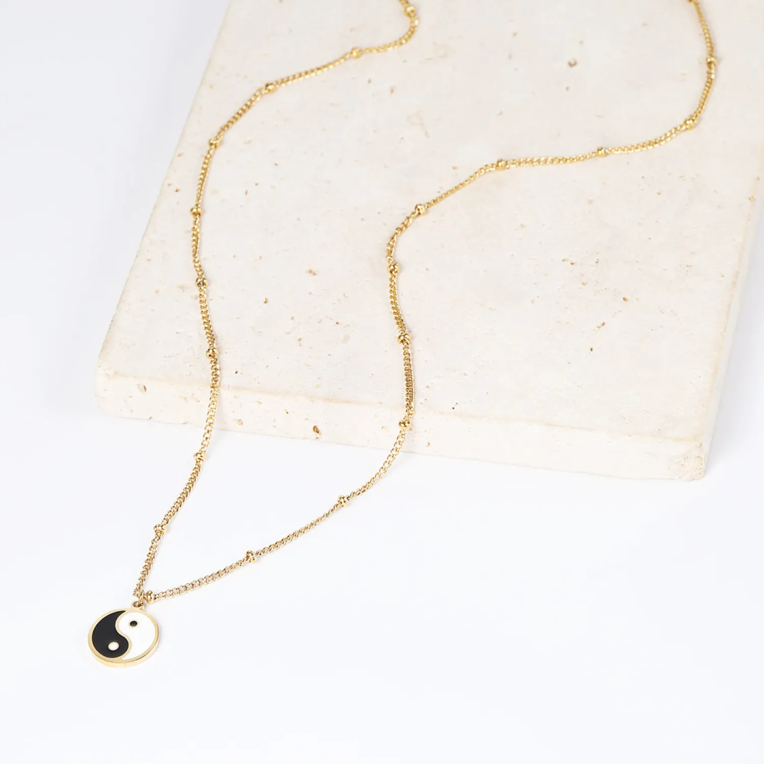 Filigrane Ketten | Hey Happiness Yin Yang Anhänger Kette im Kugelkette-Design in Gold