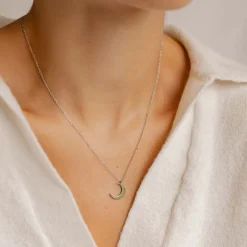 Filigrane Ketten | Hey Happiness Zarte Halbmond Kette in Silberfarbe Silver