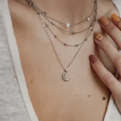 Filigrane Ketten | Hey Happiness Zarte Halbmond Kette in Silberfarbe Silver
