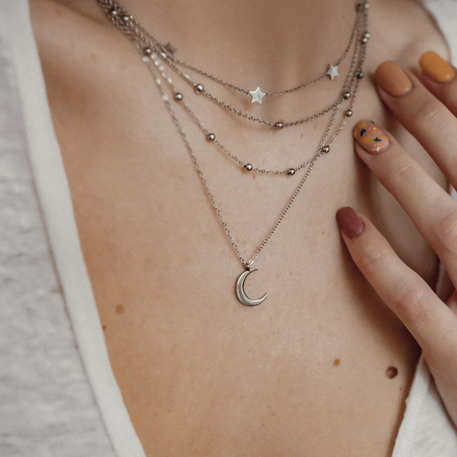 Filigrane Ketten | Hey Happiness Zarte Halbmond Kette in Silberfarbe Silver
