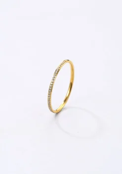 Schlichte Ringe | Hey Happiness Zierlicher Ring mit Schmucksteinen Vergoldet