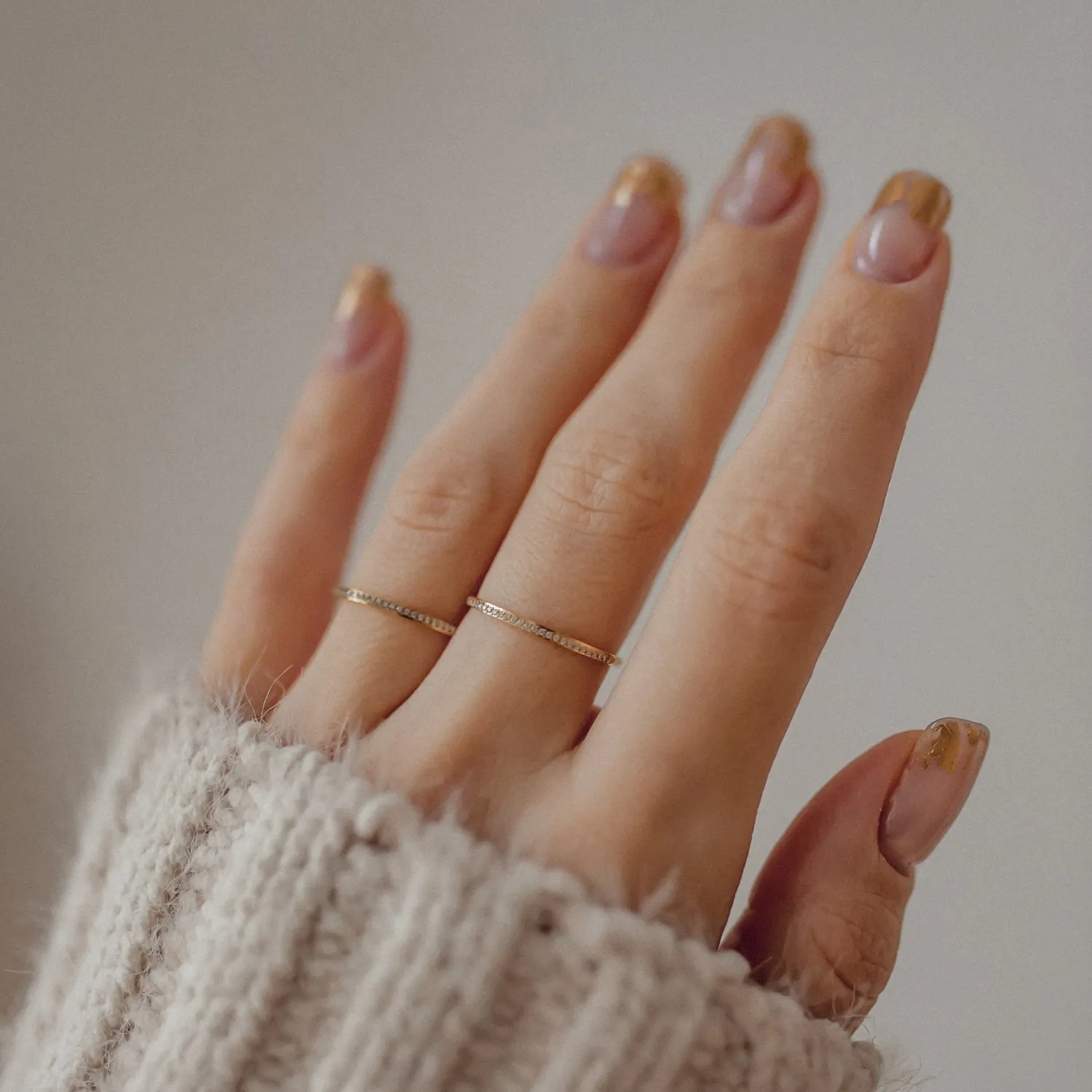Schlichte Ringe | Hey Happiness Zierlicher Ring mit Schmucksteinen Vergoldet