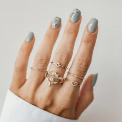 Schlichte Ringe | Hey Happiness Zierlicher Ring mit Schmucksteinen Vergoldet