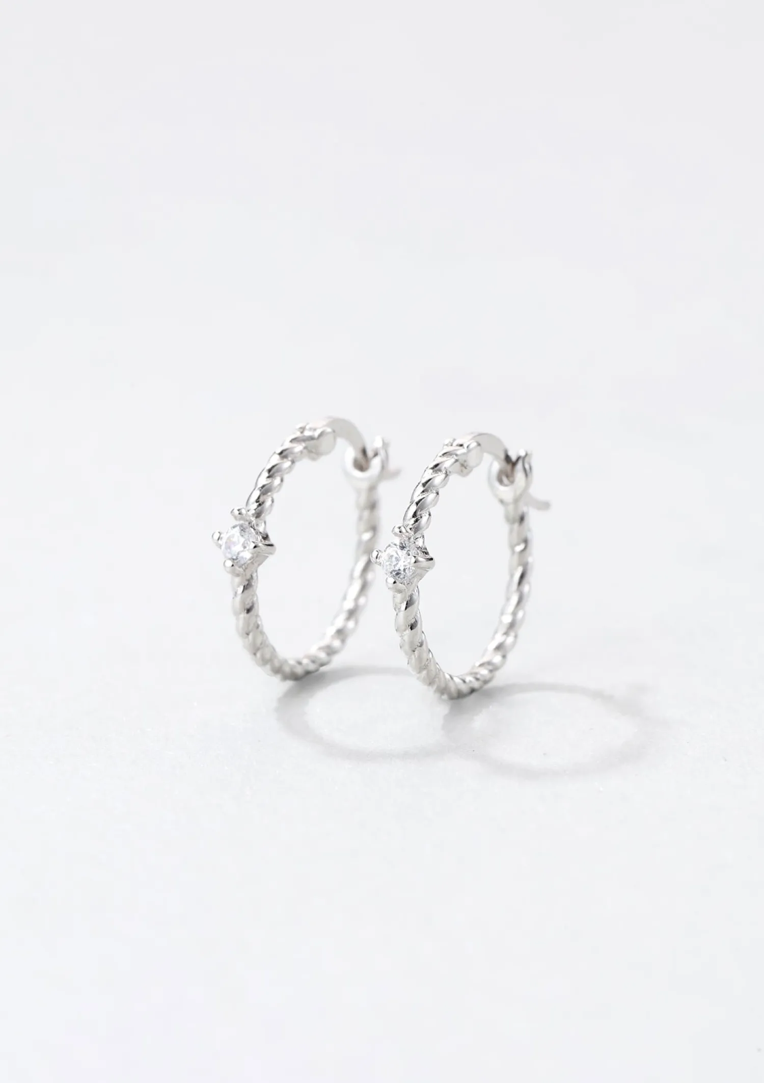 Creolen | Hey Happiness Zirkonia Huggie Ohrringe Kordeldesign Sterlingsilber Silver